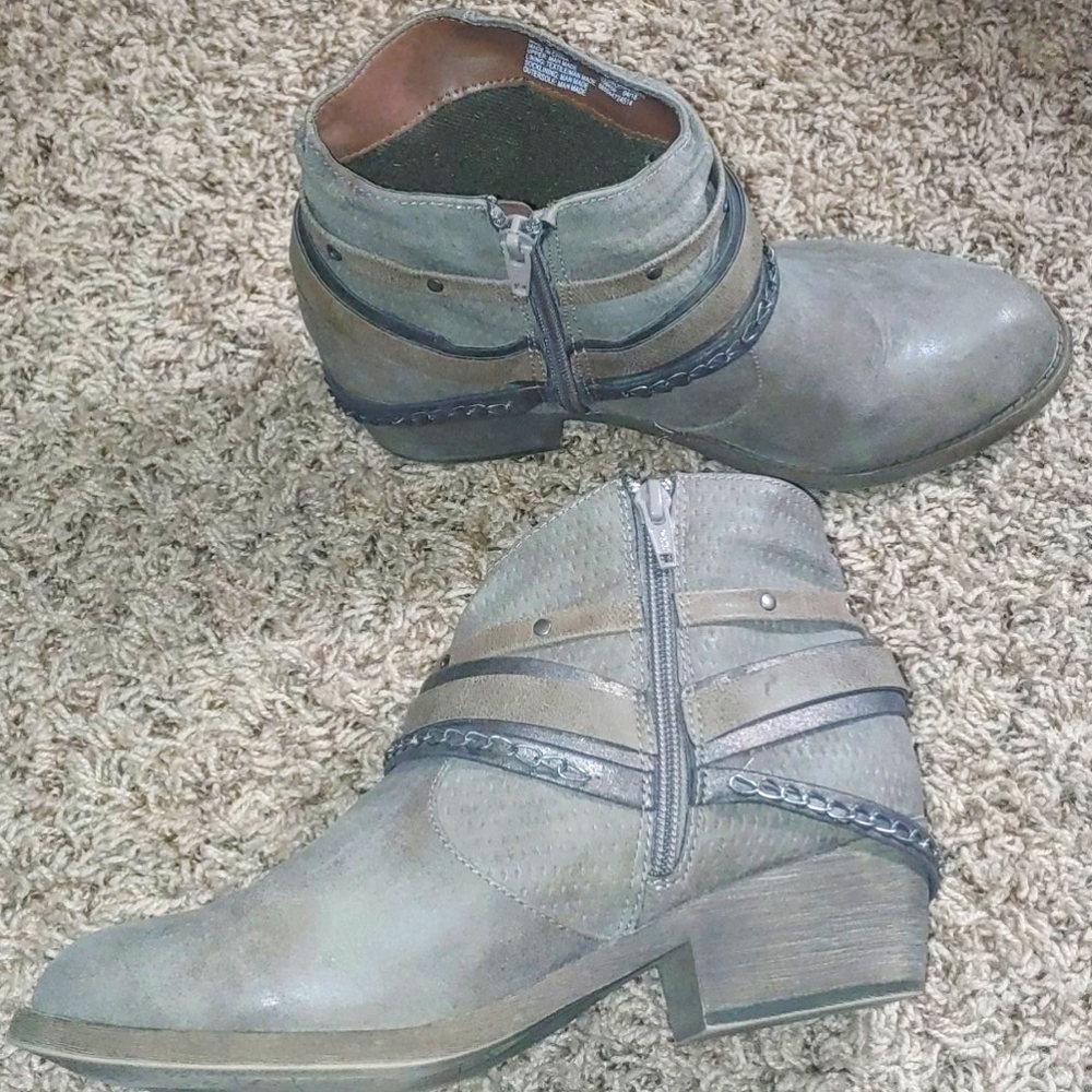 So brand ankle boots